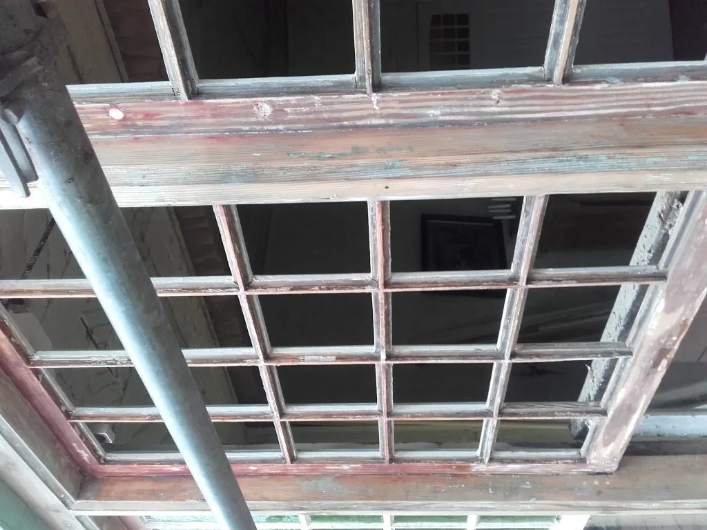 Houtrotrenovatie van een houten poort - Oost-Groningen